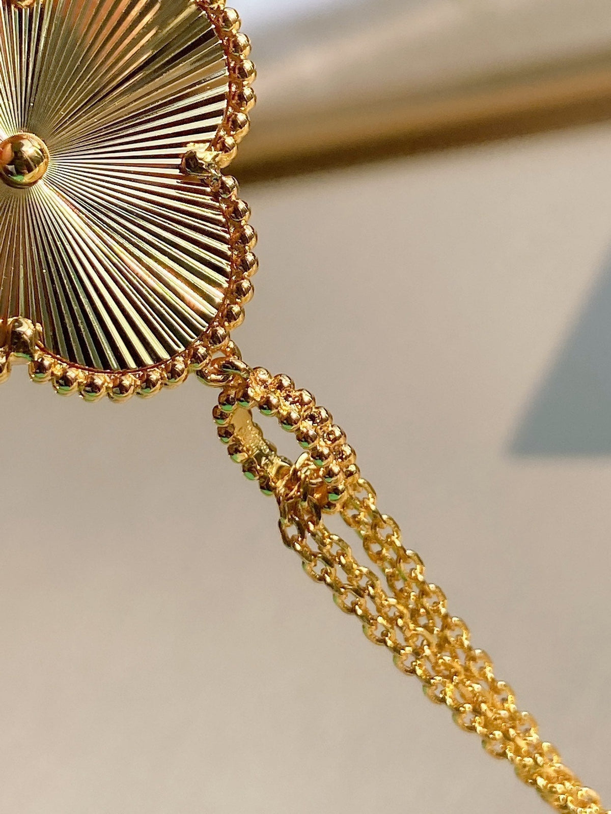 Van Cleef & Arpels VINTAGE CLOVER PEDANT NECKLACE GOLD