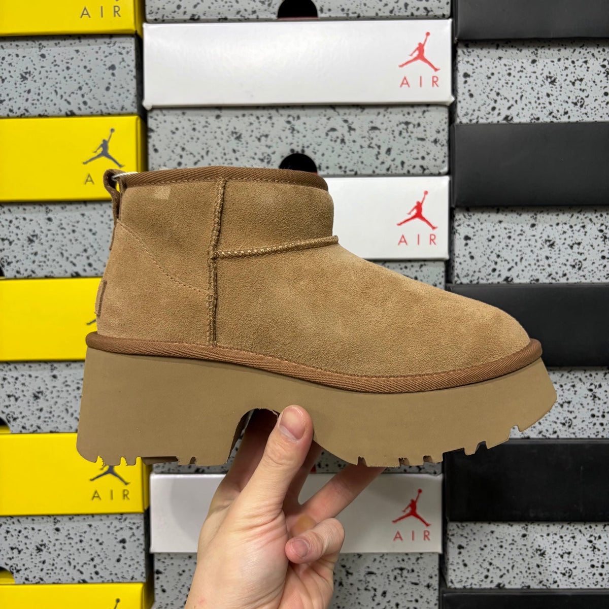 UGG Classic Mini Lace Platform Boot – Women's Chunky Sole Suede Boot in Chestnut