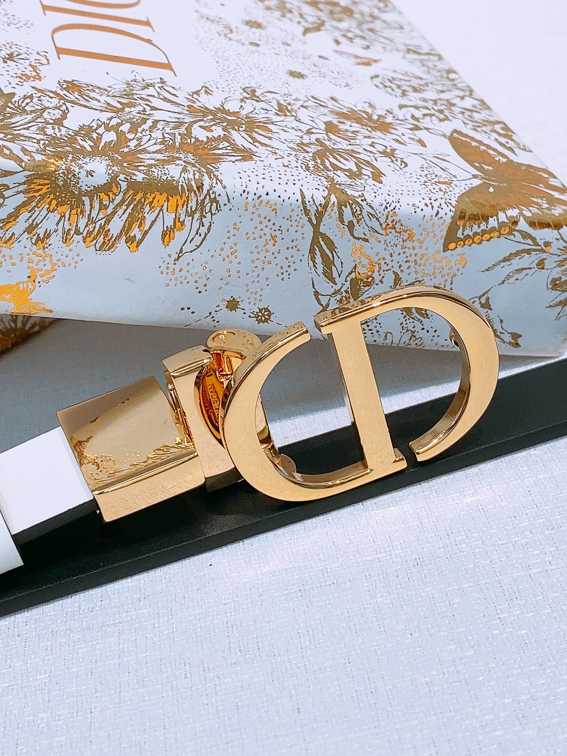 DIOR 25S BELT 20 MM IN LIGHT BLUE GREY CALFSKIN 572897