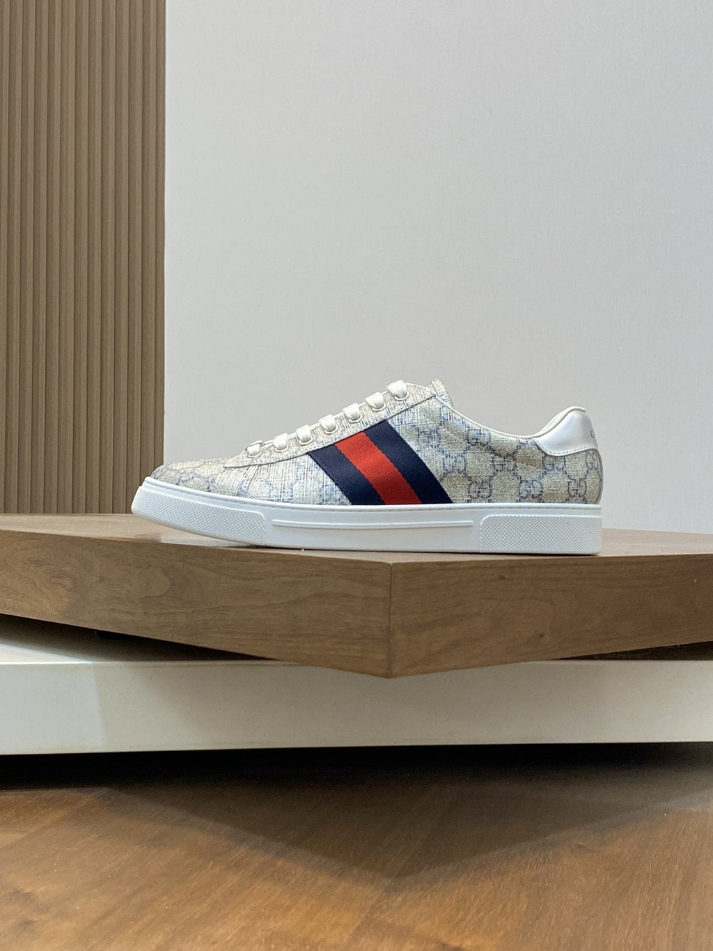 Gucci Green-Red Stripe Low-Top Sneakers