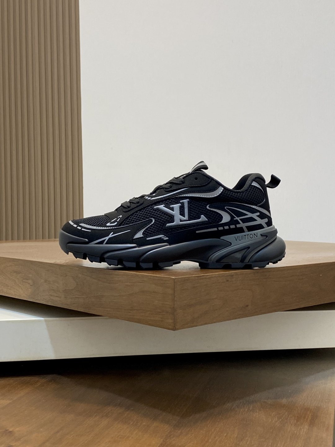Louis Vuitton Run 2.0 Sneakers